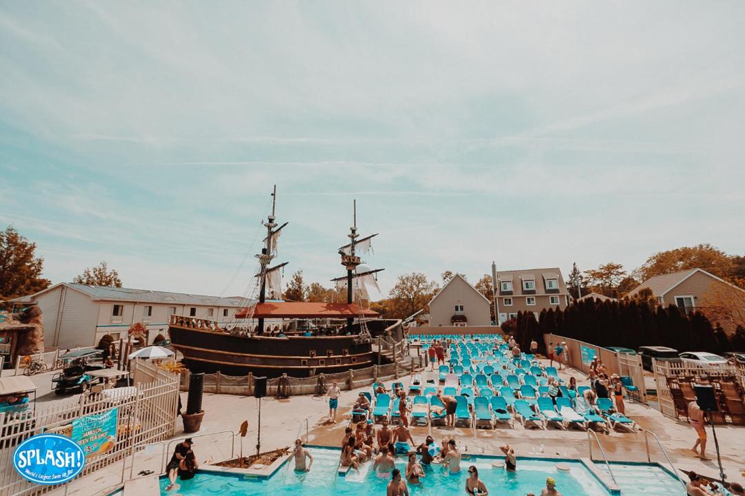 | Grand Islander Hotel