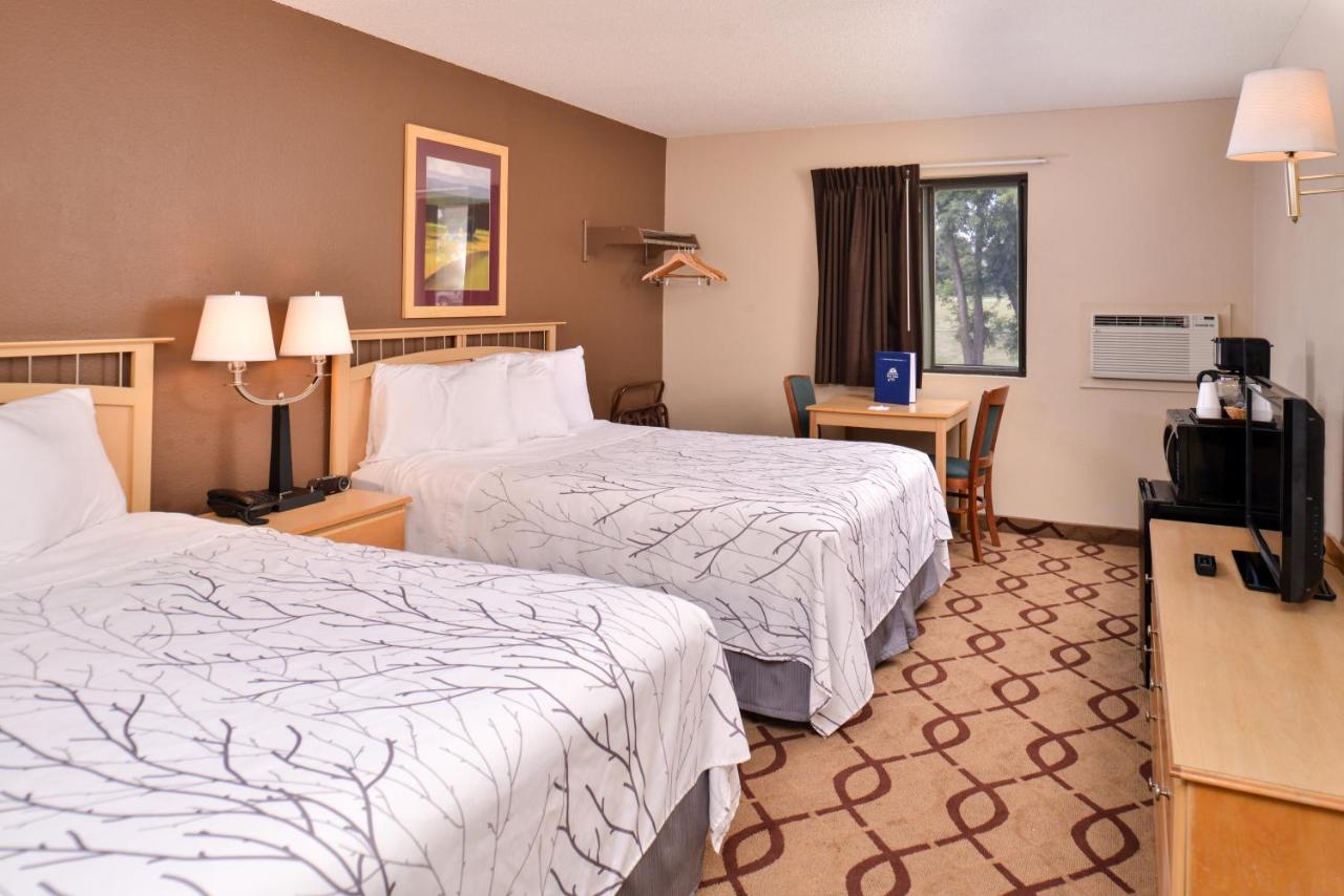 Double Room at Cottonwood Inn and Conference Center