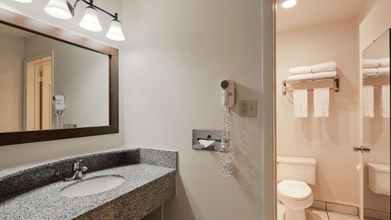 Queen Room with Two Queen Beds - Disability Access/Non-Smoking at Best Western Paradise Inn & Resort