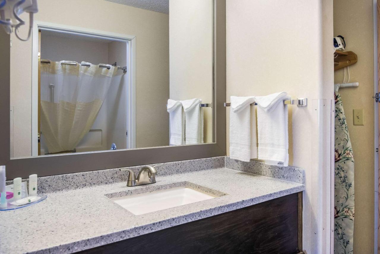 Standard Queen Room with Two Queen Beds - Non-Smoking at Quality Inn & Suites Pueblo West