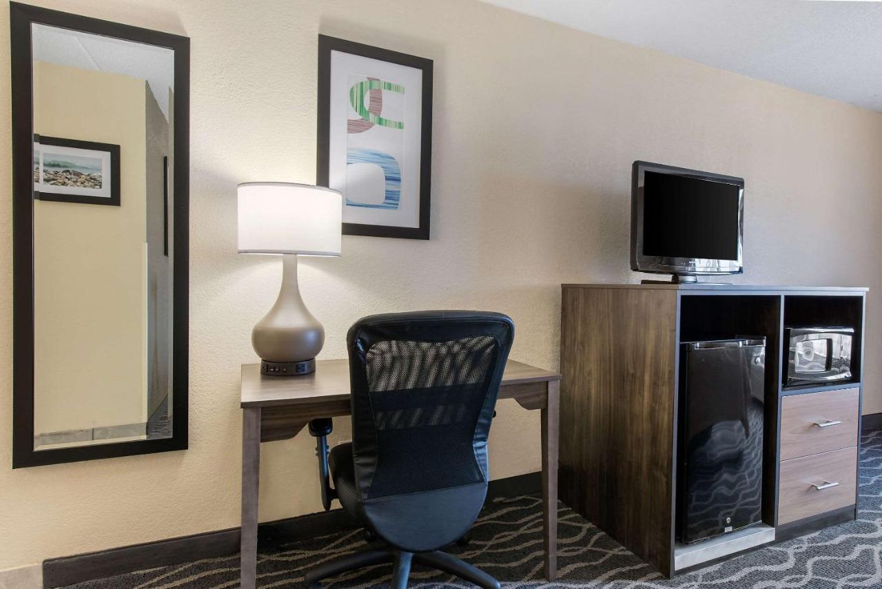 King Room at Quality Inn & Suites Lafayette I-65