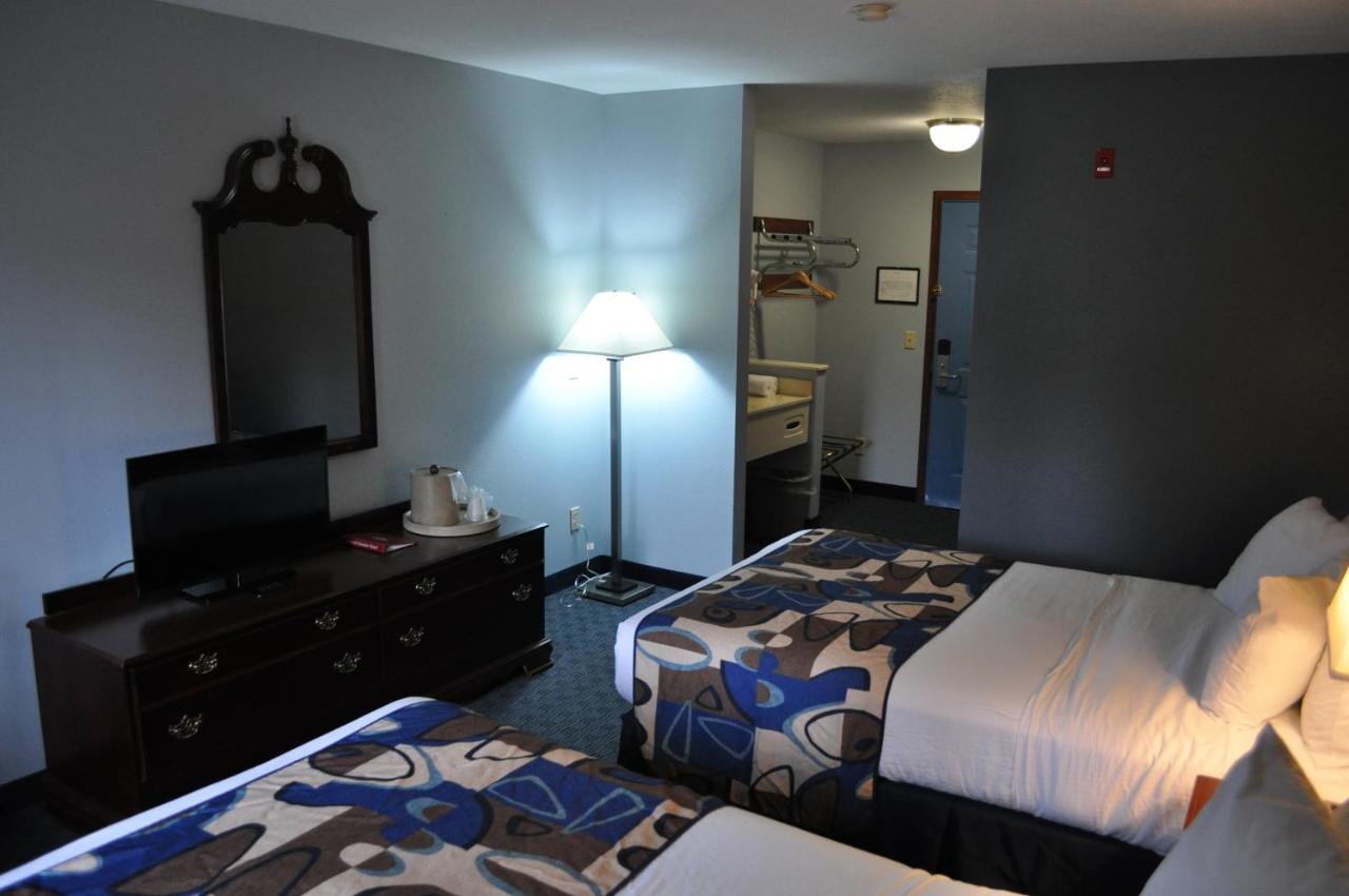 | Grand Islander Hotel