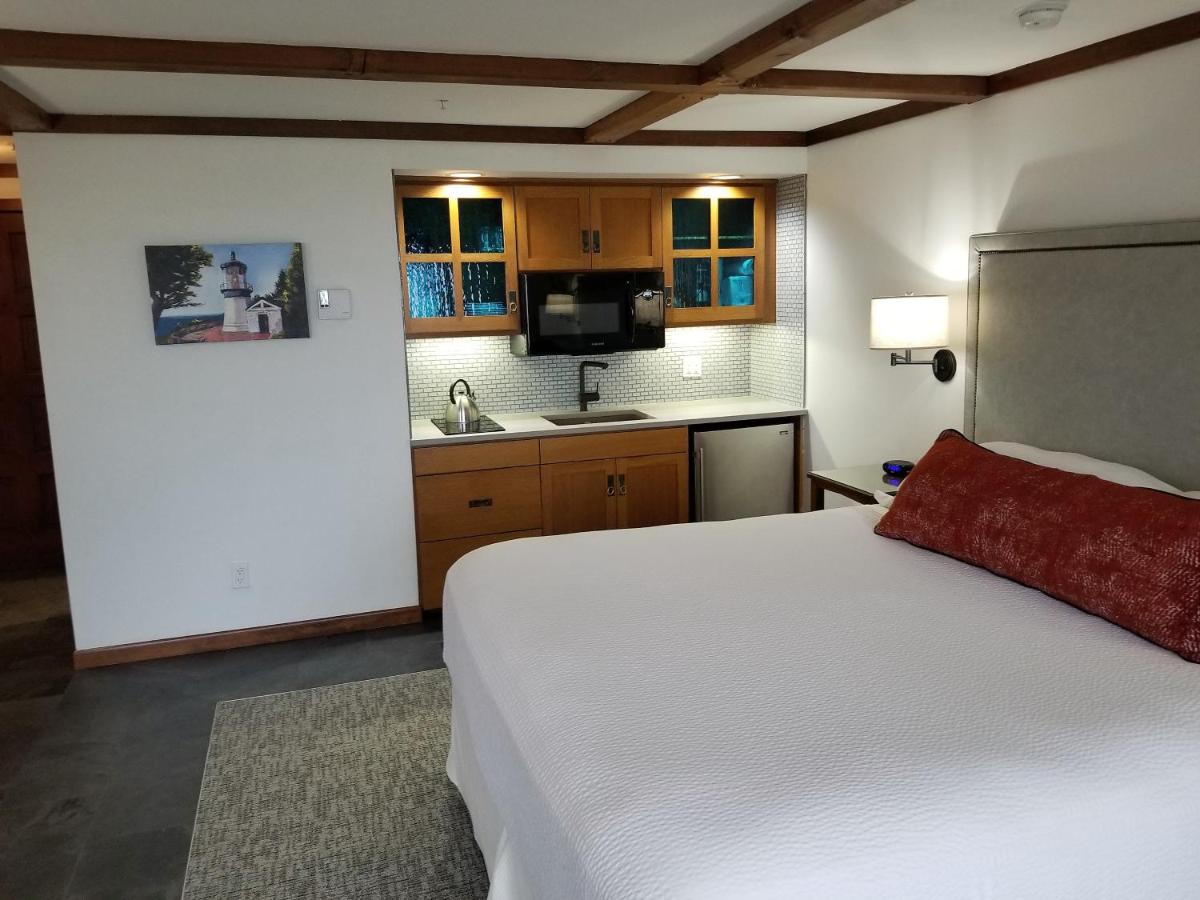 La Colina Ocean View King Studio at The Waves