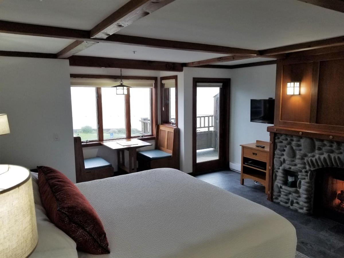 La Colina Ocean View King Studio at The Waves