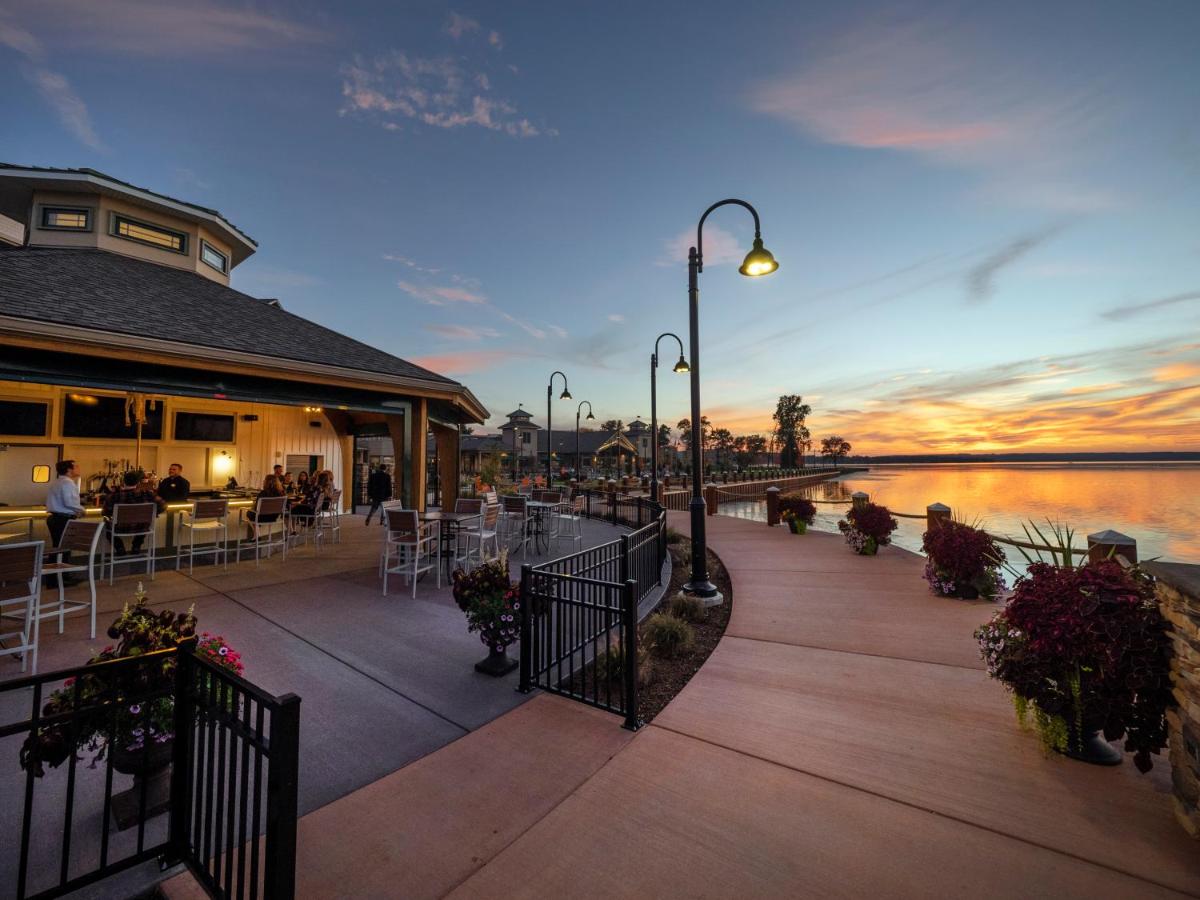 | Chautauqua Harbor Hotel - Jamestown
