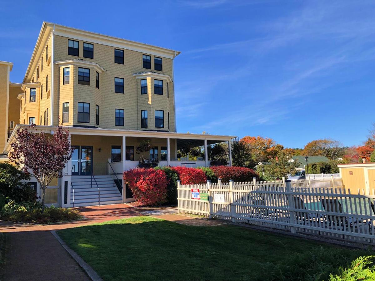 | Colonial Inn