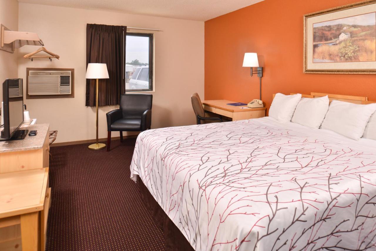King Room at Cottonwood Inn and Conference Center