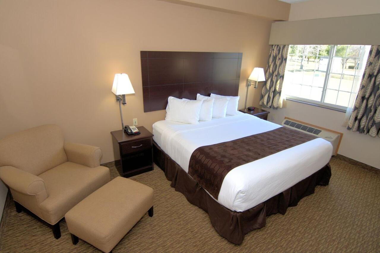 Handicap Accessible King Roll In at Rock Island Inn & Suites
