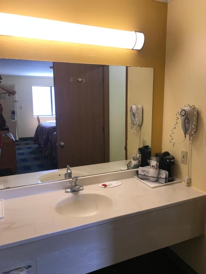 King Room - Disability Access/Non-Smoking at Days Inn by Wyndham Alamogordo/White Sands