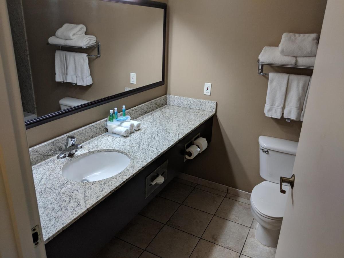 King Suite - Non-Smoking at Clarion Pointe Medford