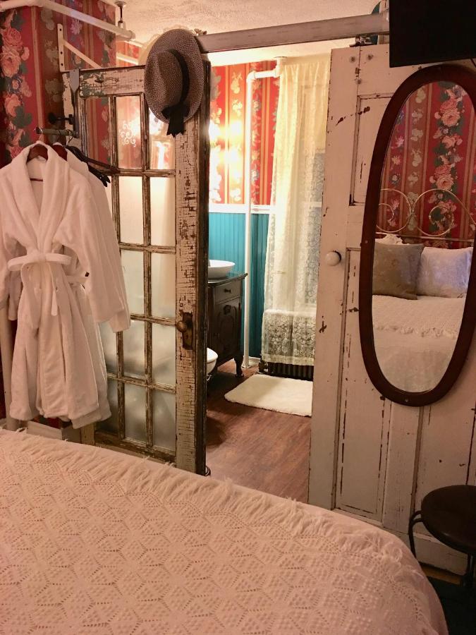 | Inn Victoria
