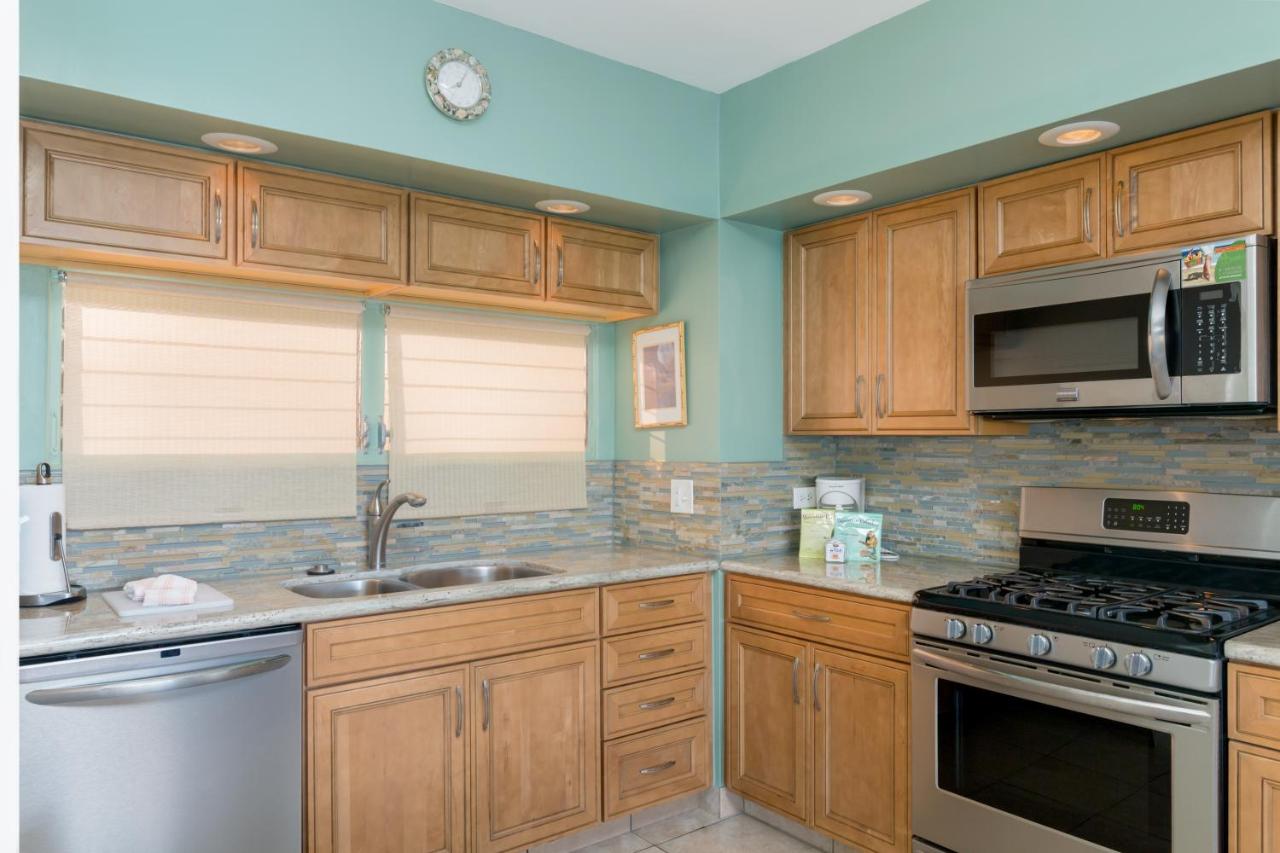 | Castle Waikiki Shore Beachfront Condominiums