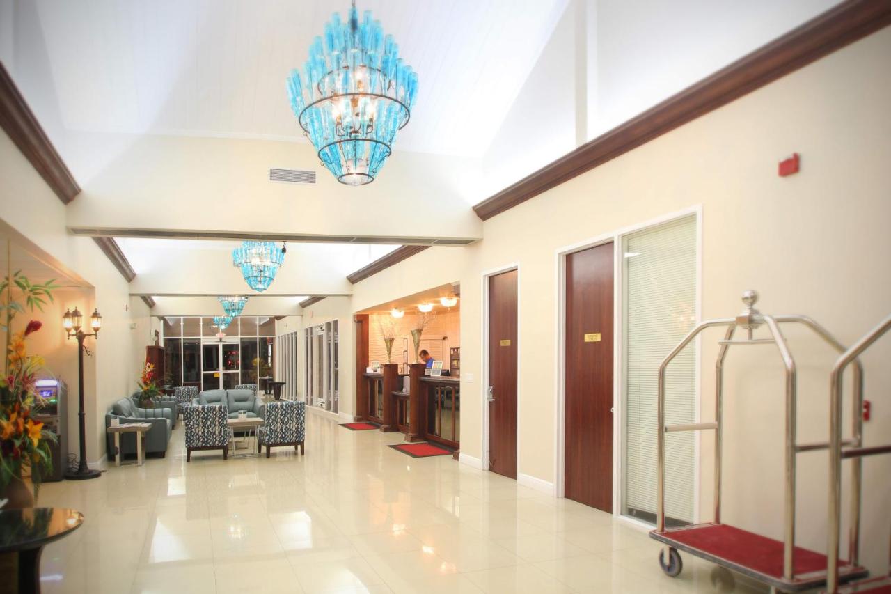 Econo Lodge Inn & Suites Fort Lauderdale North