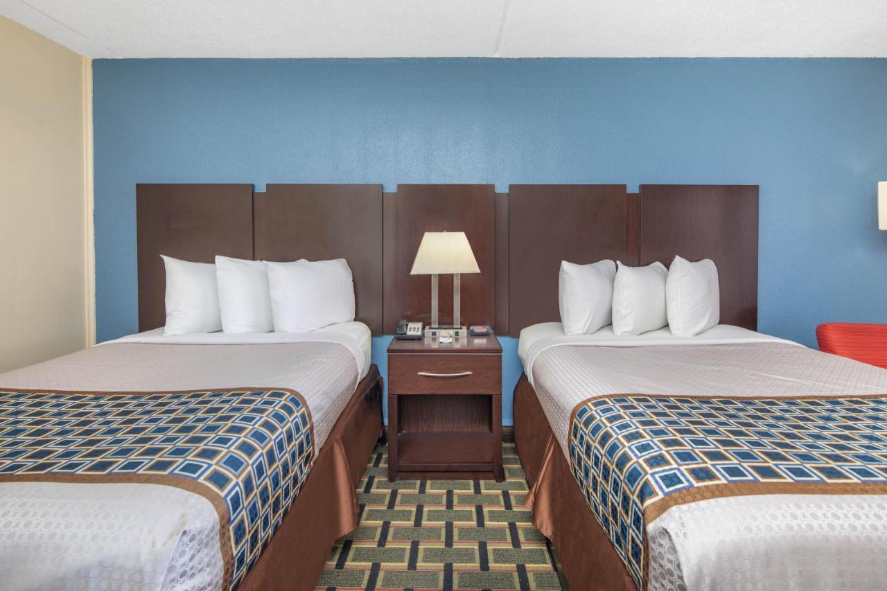 Double Room with Two Double Beds - Non-Smoking at Travelodge by Wyndham Savannah Area/Richmond Hill