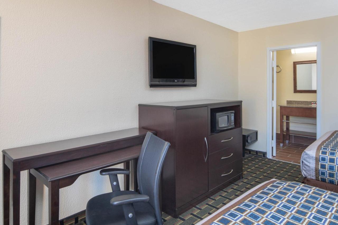 Double Room with Two Double Beds - Non-Smoking at Travelodge by Wyndham Savannah Area/Richmond Hill