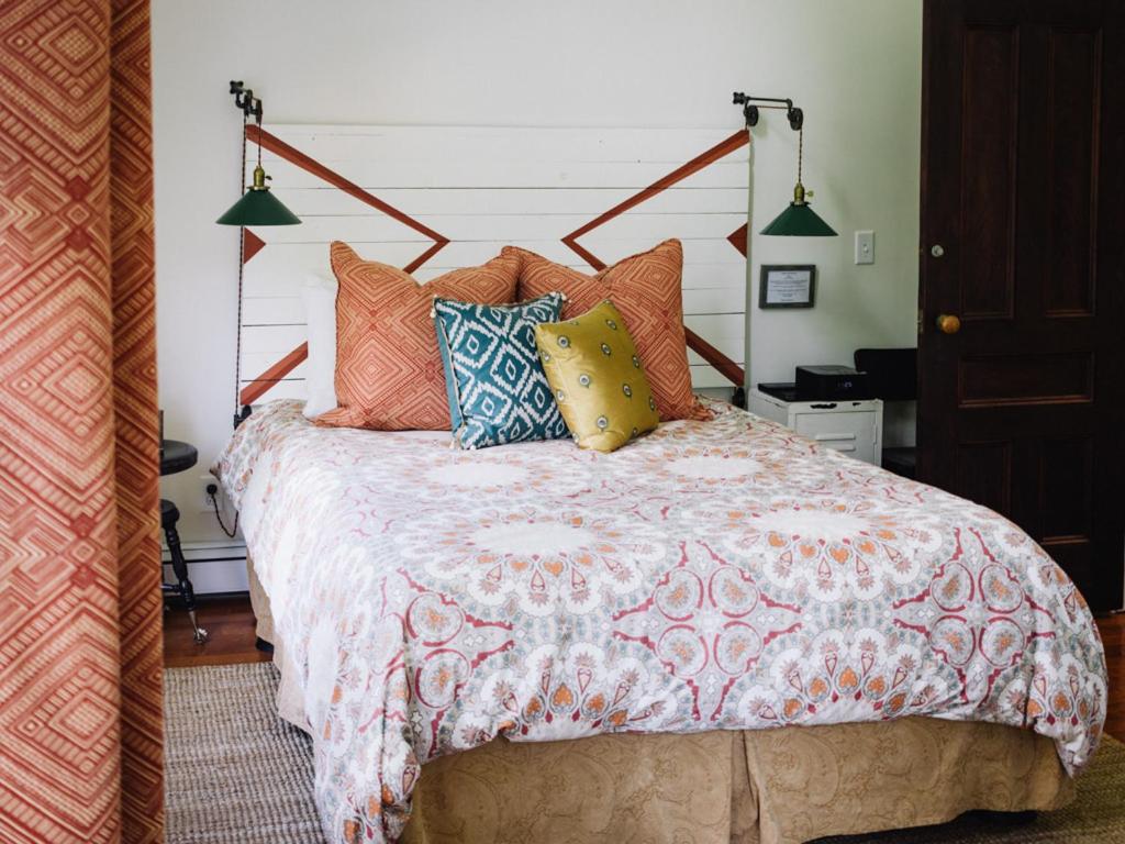  | Burdett House Bed & Breakfast