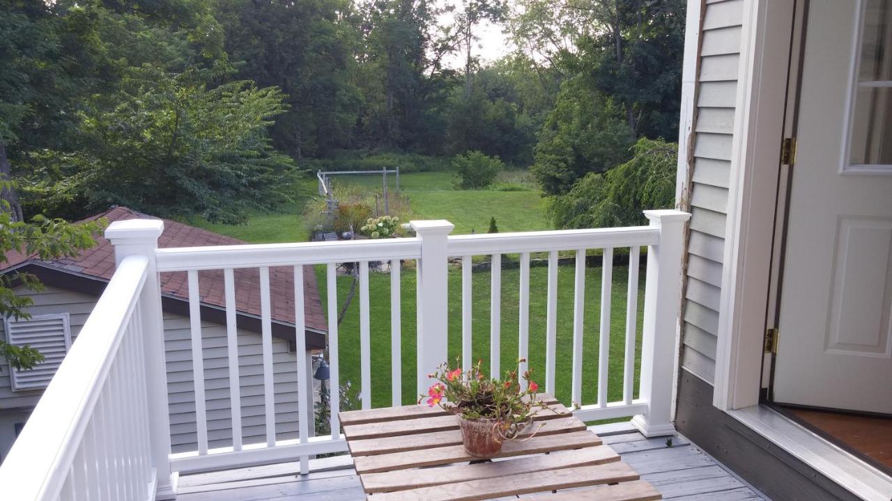  | Burdett House Bed & Breakfast