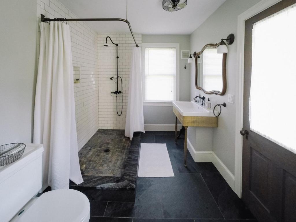  | Burdett House Bed & Breakfast