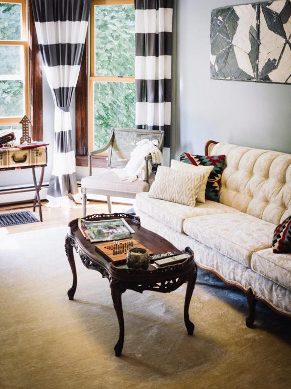  | Burdett House Bed & Breakfast