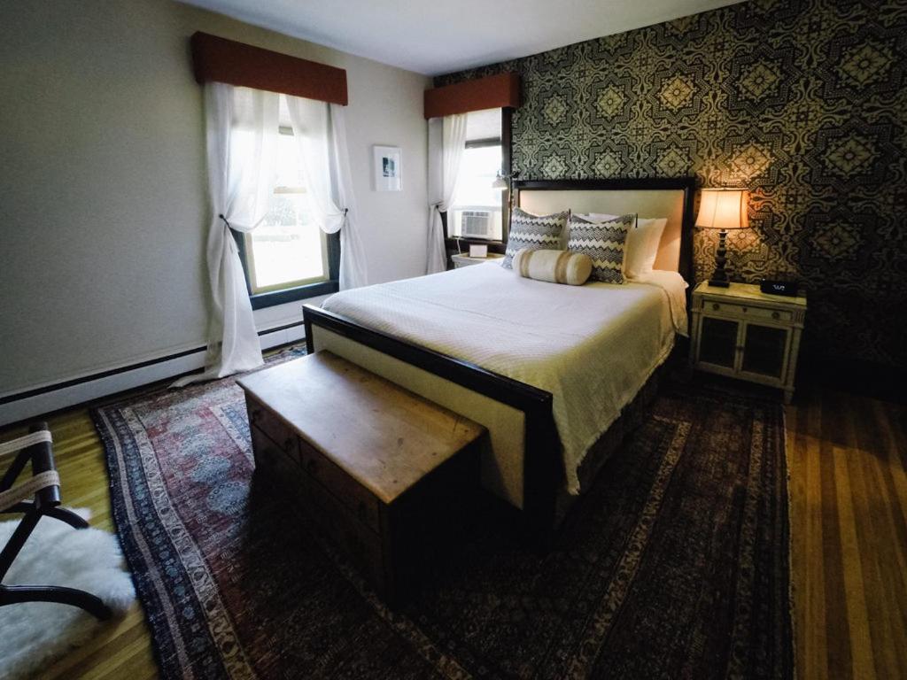  | Burdett House Bed & Breakfast