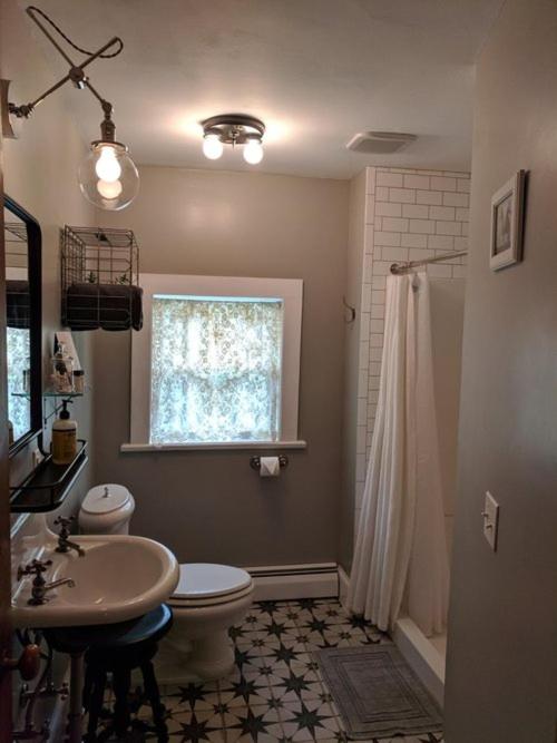  | Burdett House Bed & Breakfast