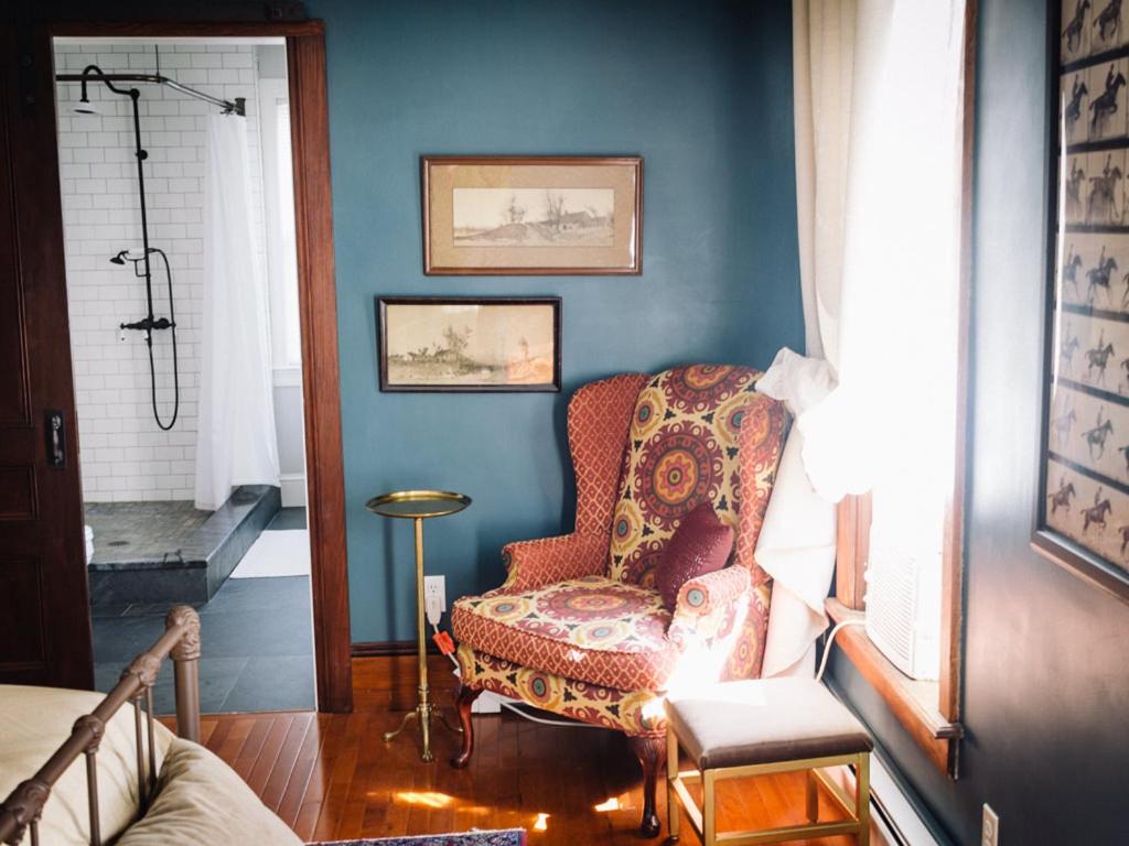  | Burdett House Bed & Breakfast