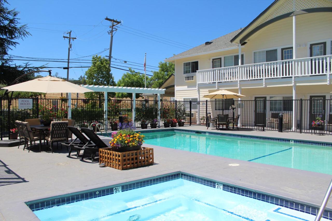  | Geyserville Inn