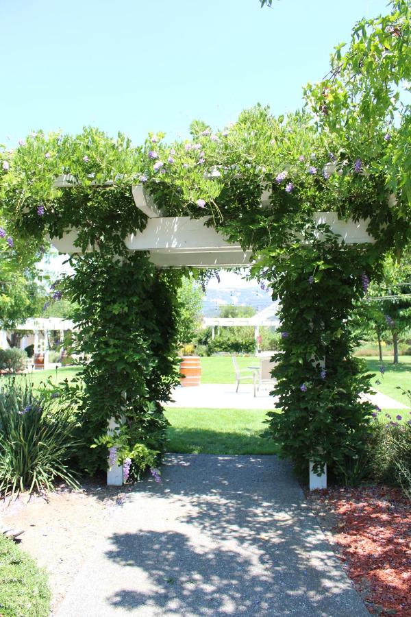  | Geyserville Inn