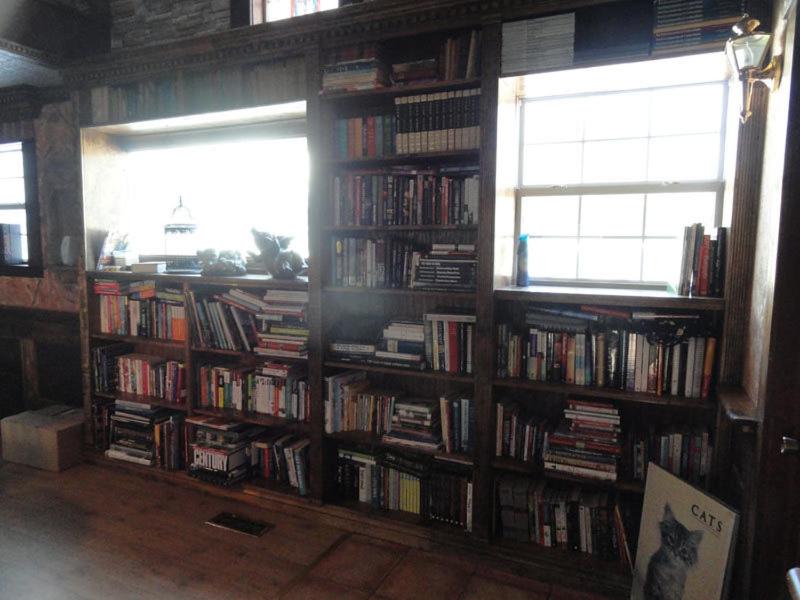 | Book Nook Inn