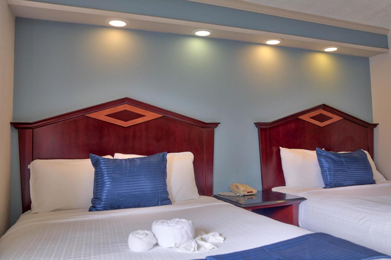 Queen Room with Two Queen Beds at Destiny Palms Hotel Maingate West