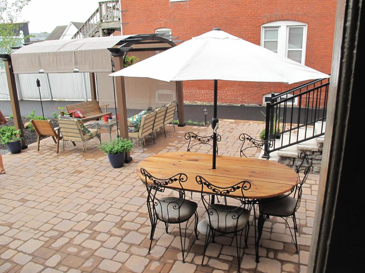 | Georges on York B&B