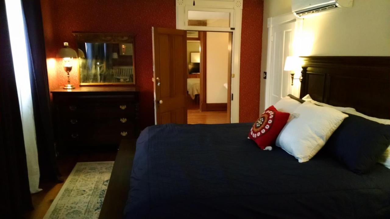 | Georges on York B&B
