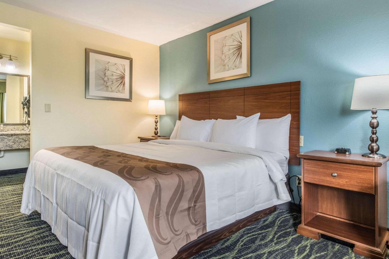 King Room - Non-Smoking at Quality Inn Bellevue