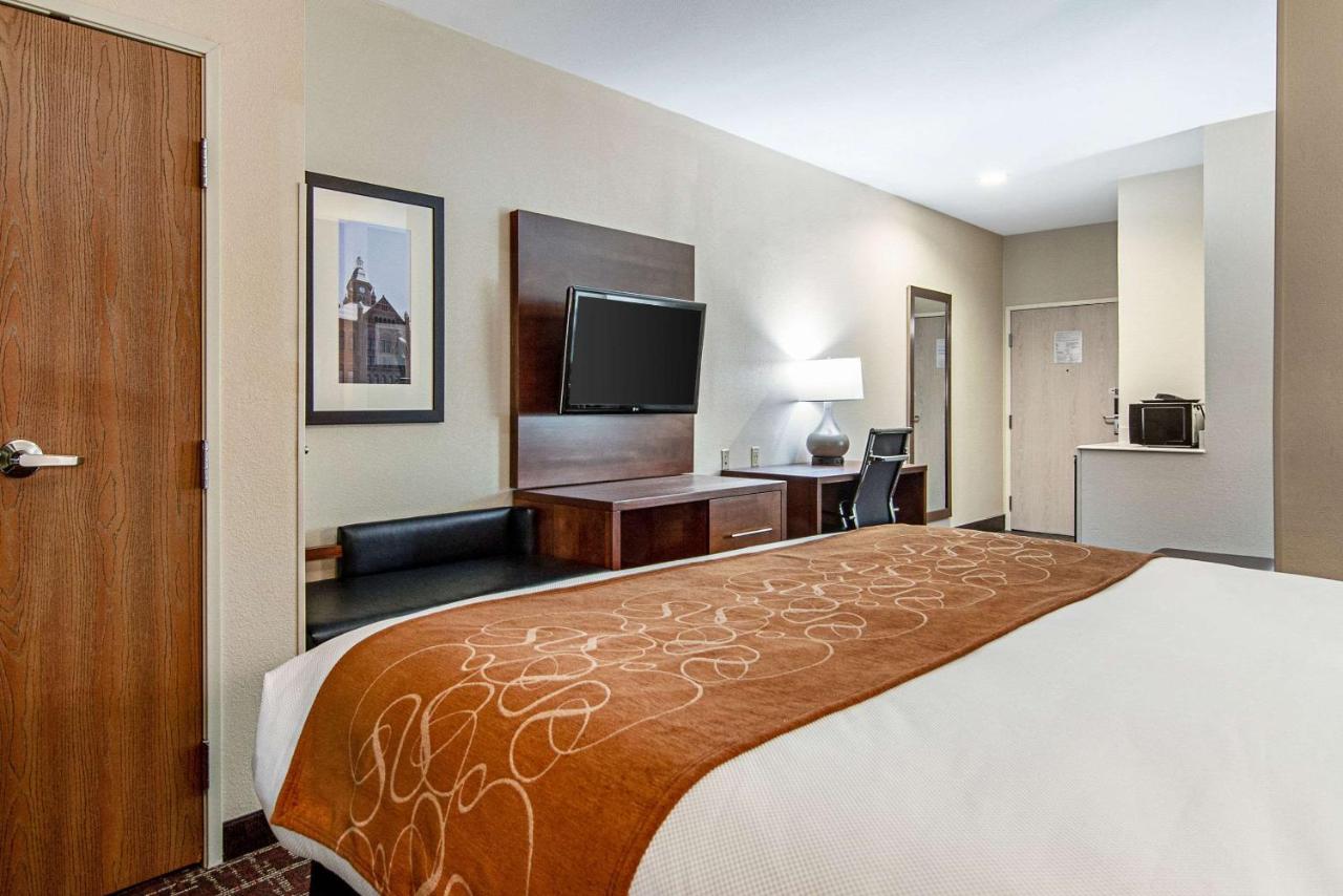 King Suite - Non-Smoking at Comfort Suites NW Dallas Near Love Field