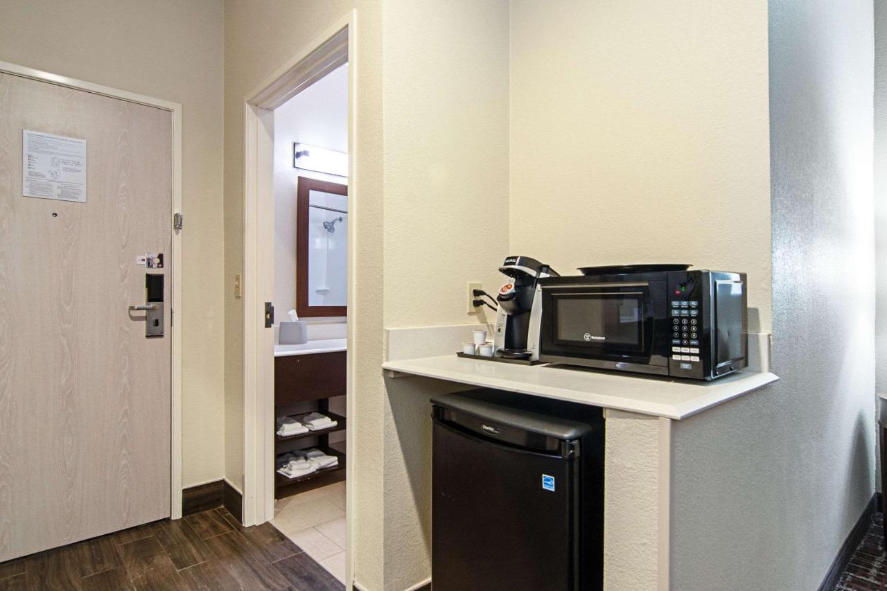 King Suite - Non-Smoking at Comfort Suites NW Dallas Near Love Field