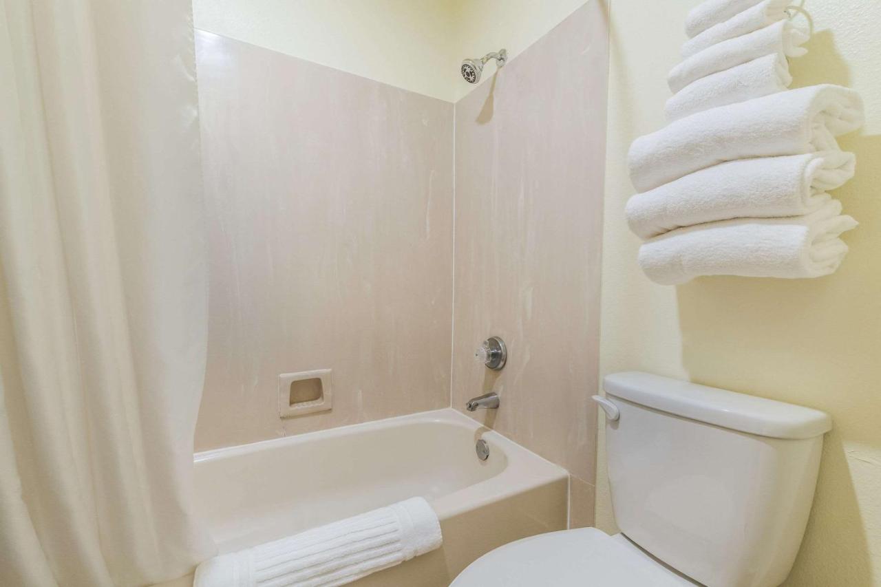Queen Room with Two Queen Beds - Non-Smoking at Quality Inn Bellevue