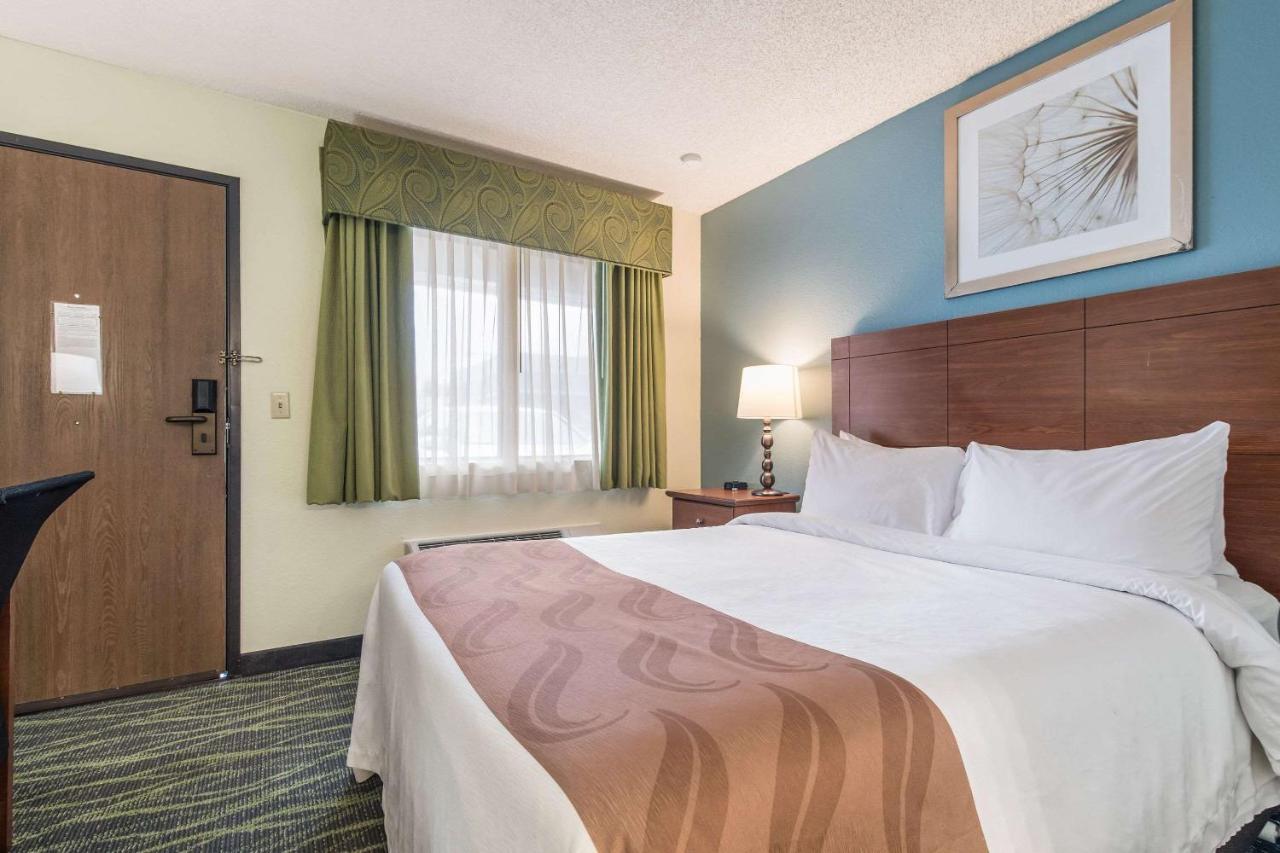 Queen Room - Non-Smoking at Quality Inn Bellevue