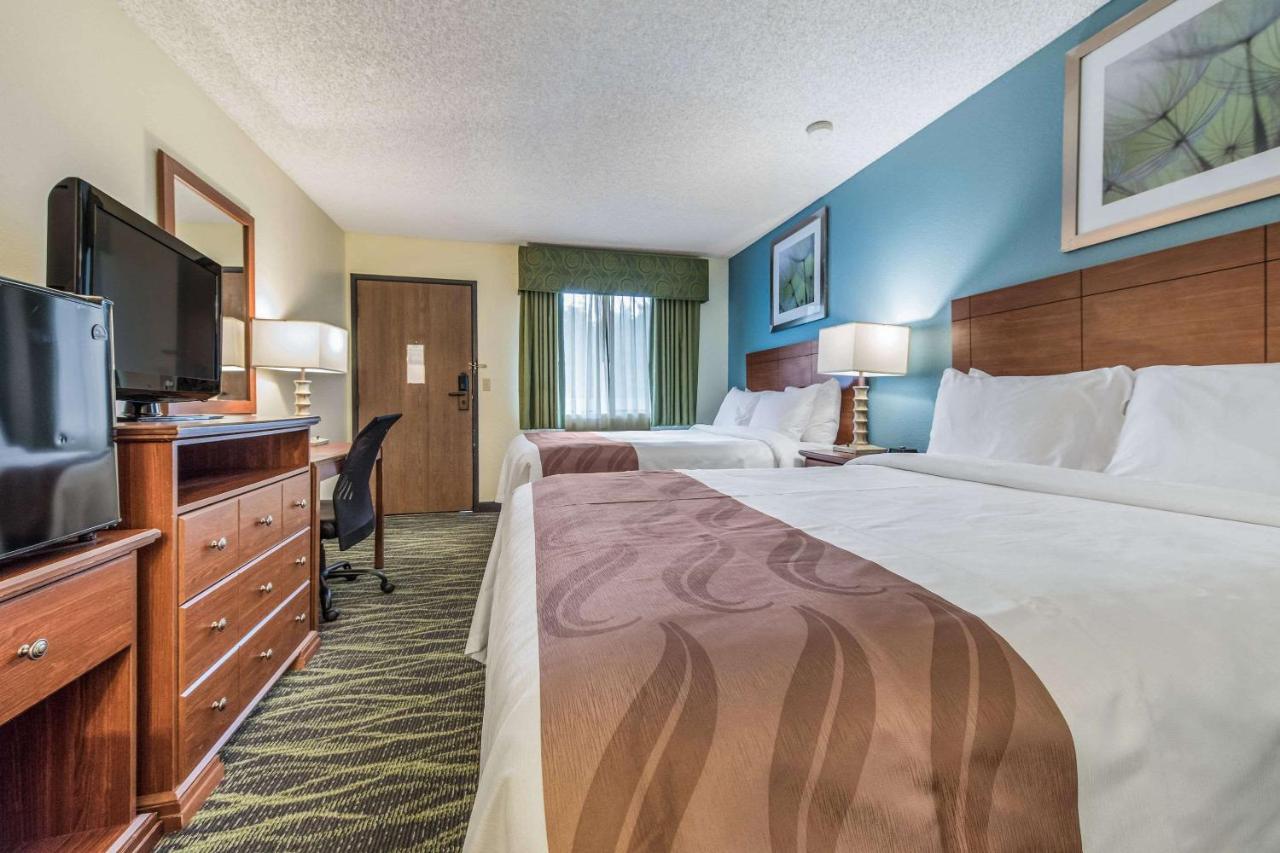 Queen Room with Two Queen Beds - Non-Smoking at Quality Inn Bellevue