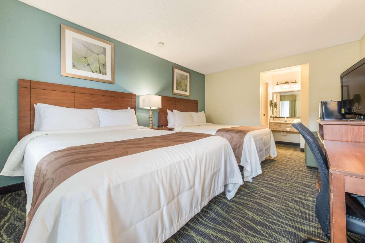 Queen Room with Two Queen Beds - Non-Smoking at Quality Inn Bellevue