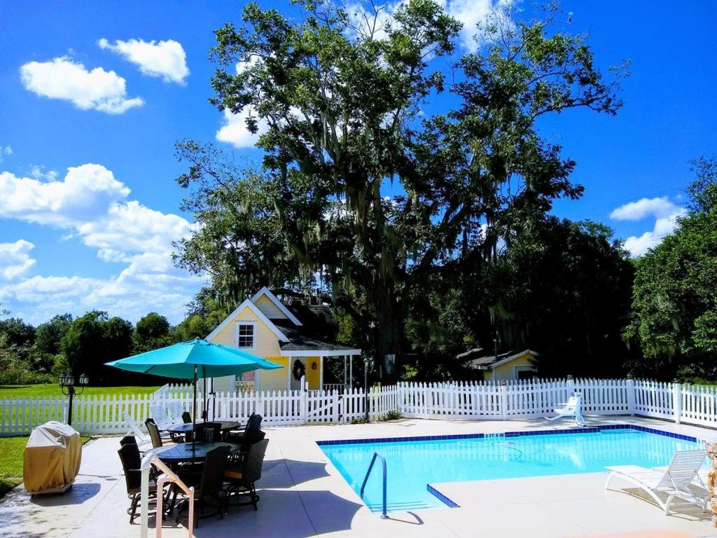 | Shamrock Thistle & Crown B&B