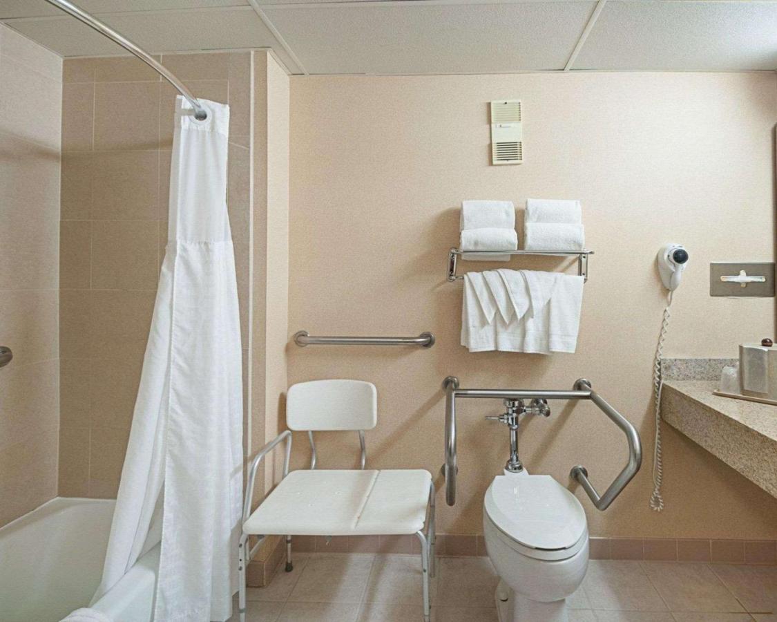 King Room - Accessible/Non-Smoking at Comfort Inn Ballston