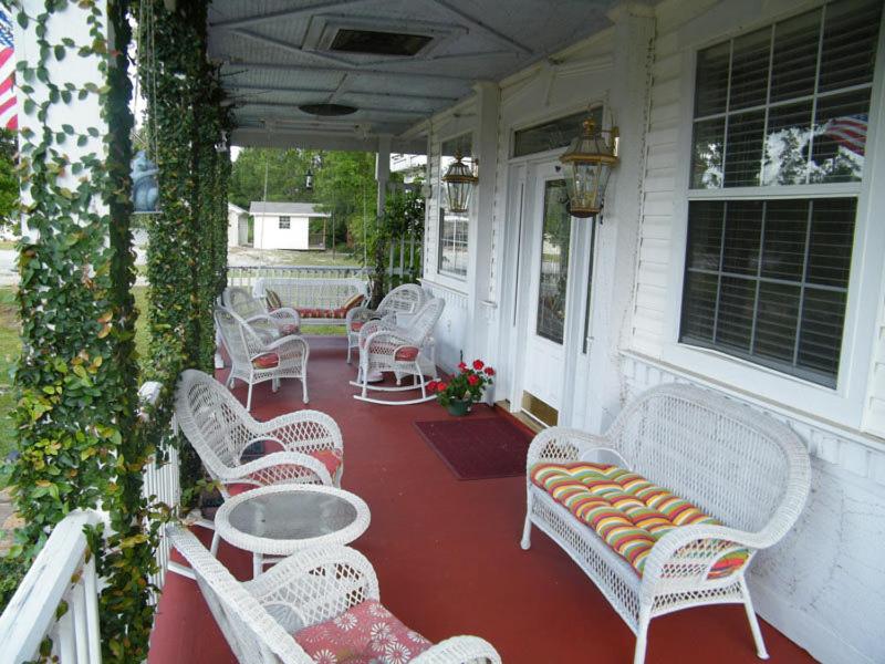 | Book Nook Inn