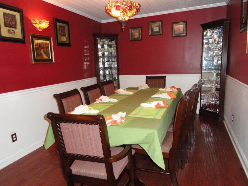 | Book Nook Inn