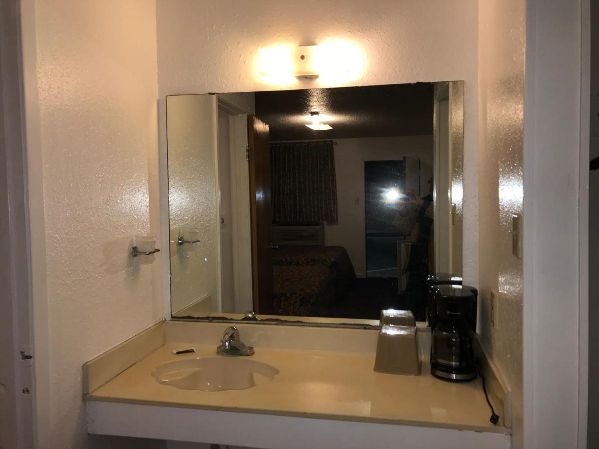 | Luxury Inn