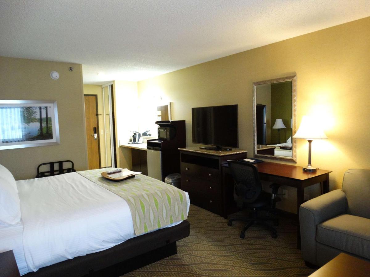 King Room with Spa Bath at Best Western Gaylord