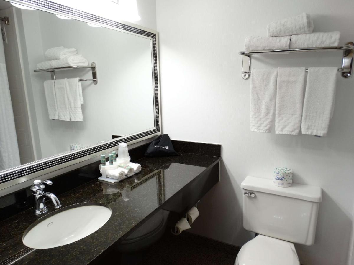King Room with Spa Bath at Best Western Gaylord