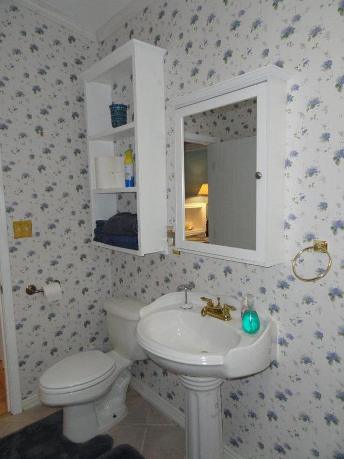 | Book Nook Inn
