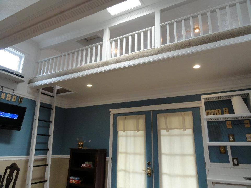 | Book Nook Inn