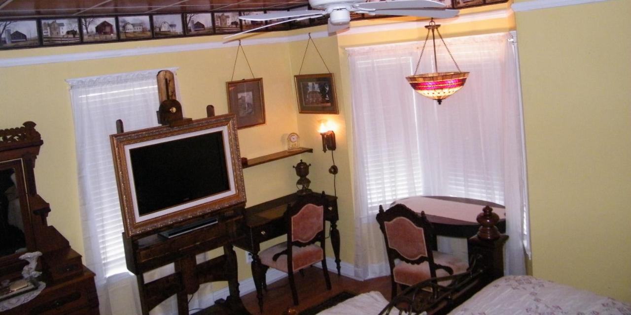 | Book Nook Inn