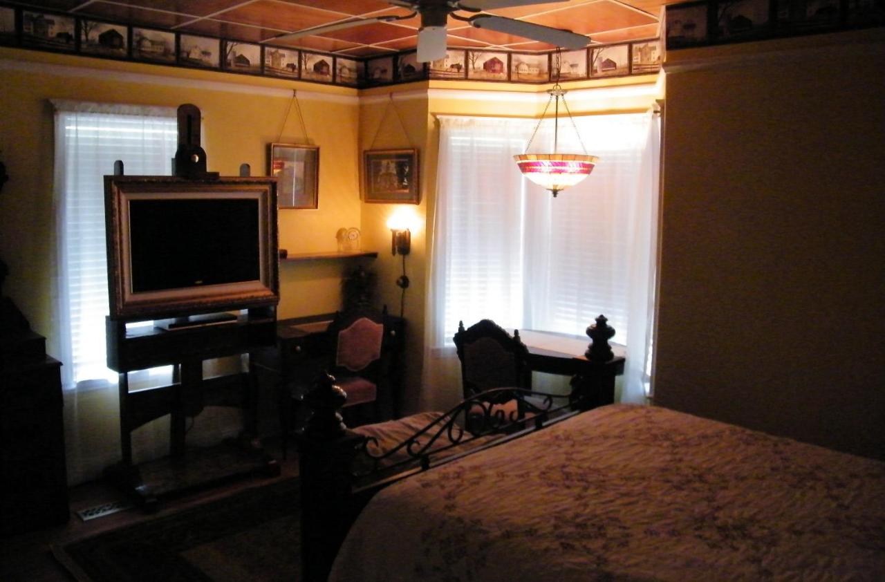 | Book Nook Inn